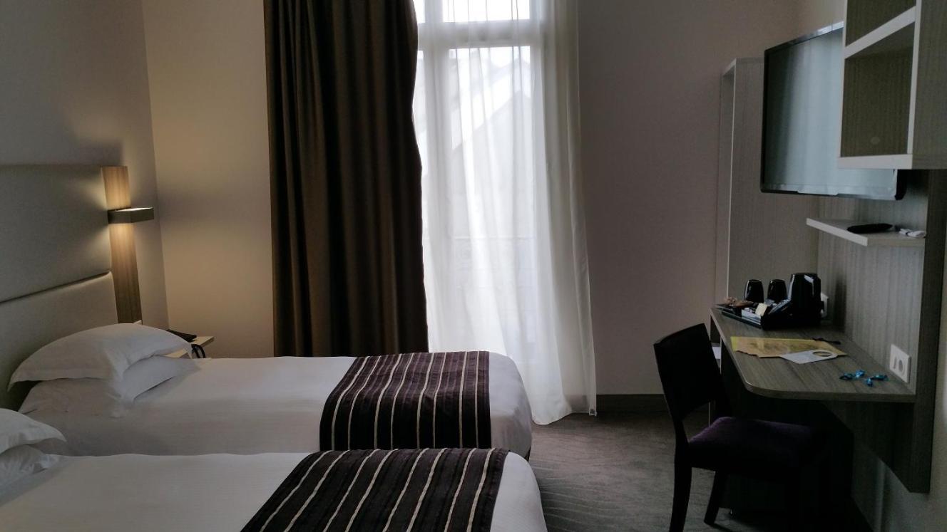 Brit Hotel De Grignan Vichy Exterior photo